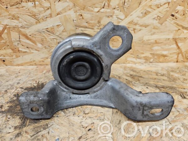 Volvo V70 Engine mount bracket
