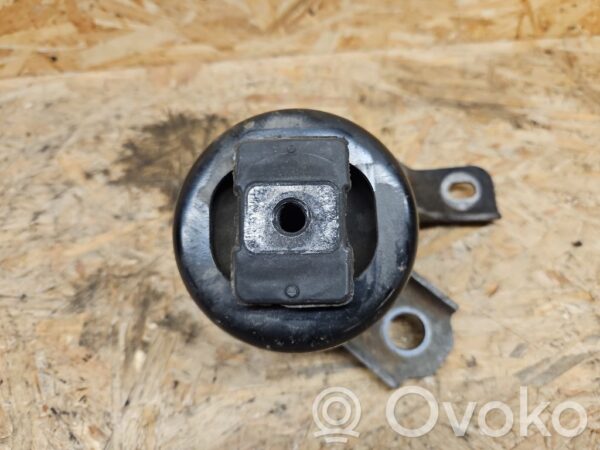 Volvo V70 Engine mount bracket