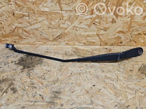 Volvo V70 Front wiper blade arm