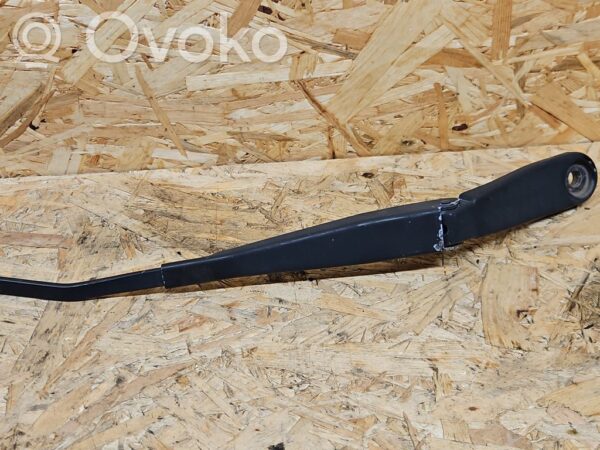 Volvo V70 Front wiper blade arm