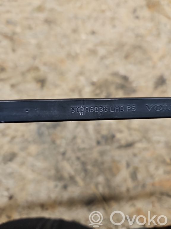 Volvo V70 Front wiper blade arm