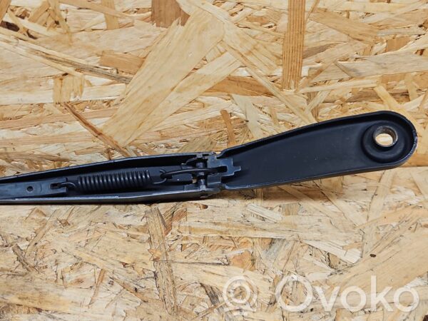 Volvo V70 Front wiper blade arm