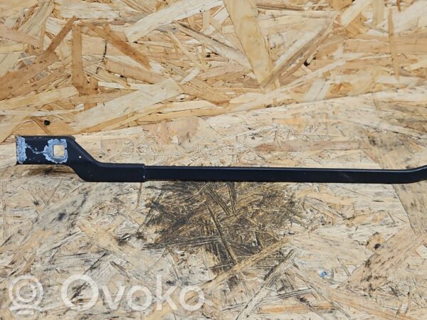 Volvo V70 Front wiper blade arm