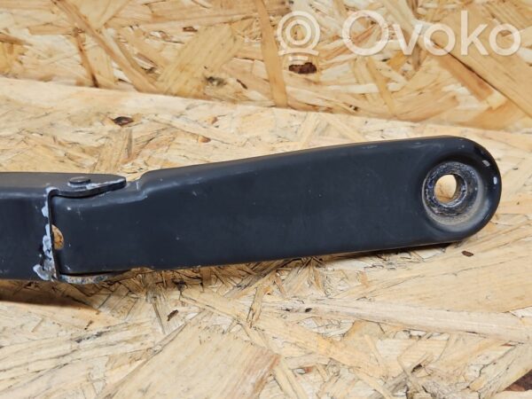 Volvo V70 Front wiper blade arm