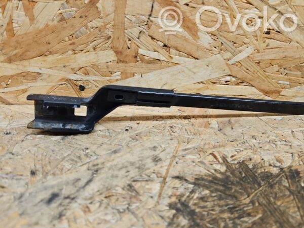 Volvo V70 Front wiper blade arm