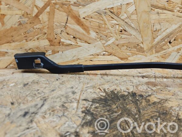 Volvo V70 Front wiper blade arm