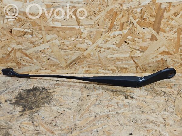 Volvo V70 Front wiper blade arm