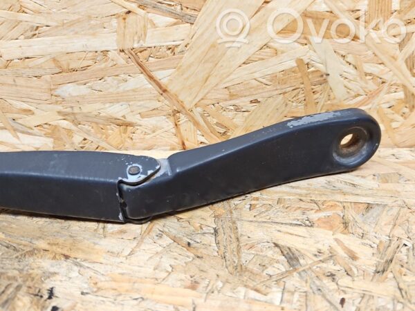 Volvo V70 Front wiper blade arm