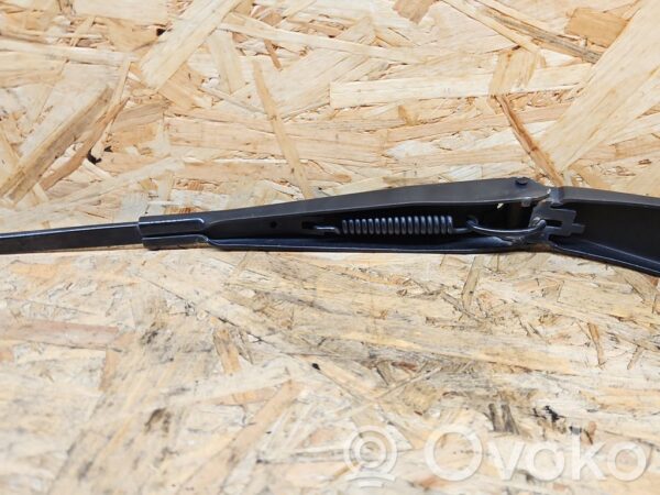 Volvo V70 Front wiper blade arm