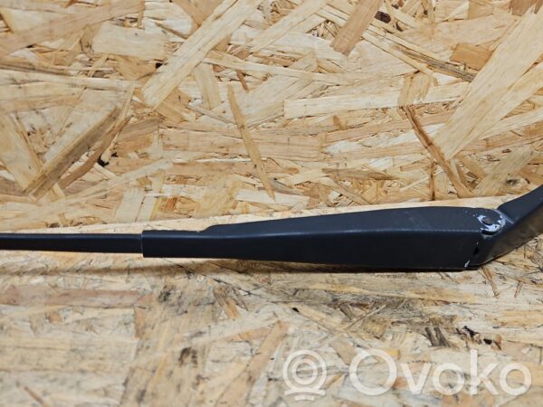 Volvo V70 Front wiper blade arm
