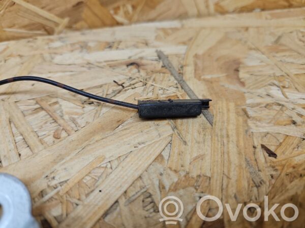 Subaru Outback Aerial antenna amplifier
