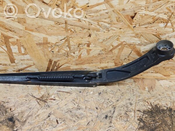 Subaru Outback Front wiper blade arm