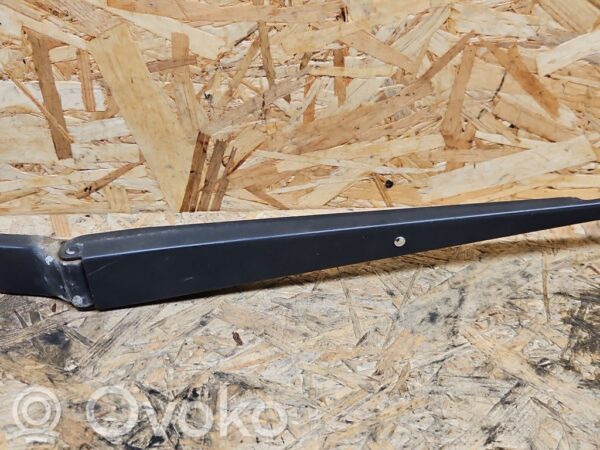 Subaru Outback Front wiper blade arm