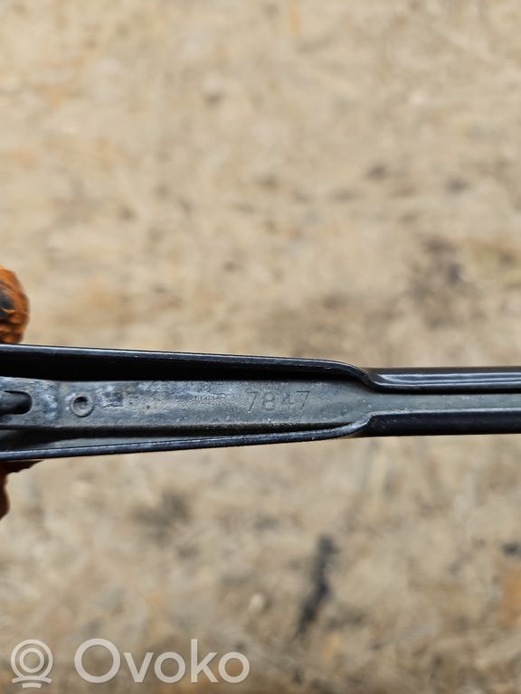 Subaru Outback Front wiper blade arm