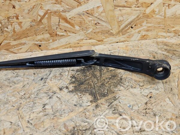 Subaru Outback Front wiper blade arm