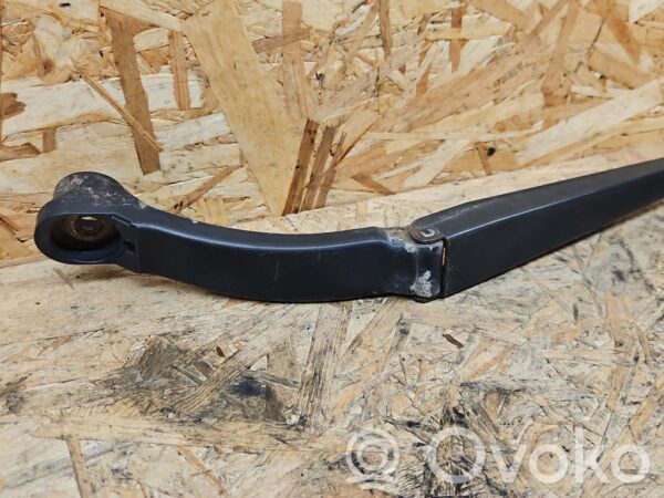 Subaru Outback Front wiper blade arm