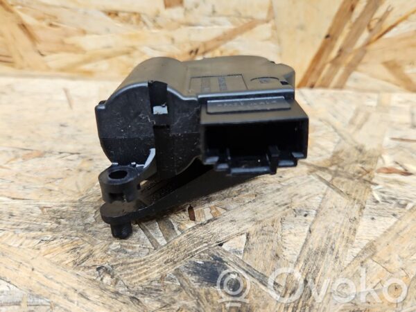 rrr-part-3438-bb882dc665da0d25eaaa9ee37cee5218 Volkswagen Touareg I Õhuklapi mootor/ajam