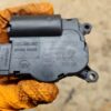 Volkswagen Touareg I Air flap motor/actuator