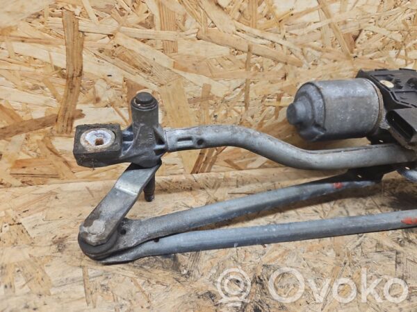 Volvo V70 Front wiper linkage and motor