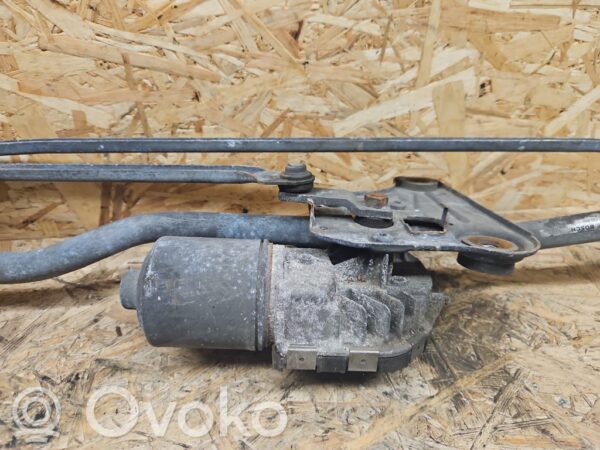 Volvo V70 Front wiper linkage and motor