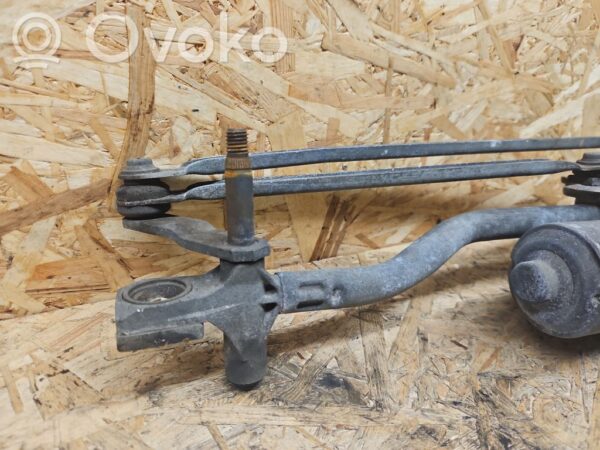 Volvo V70 Front wiper linkage and motor