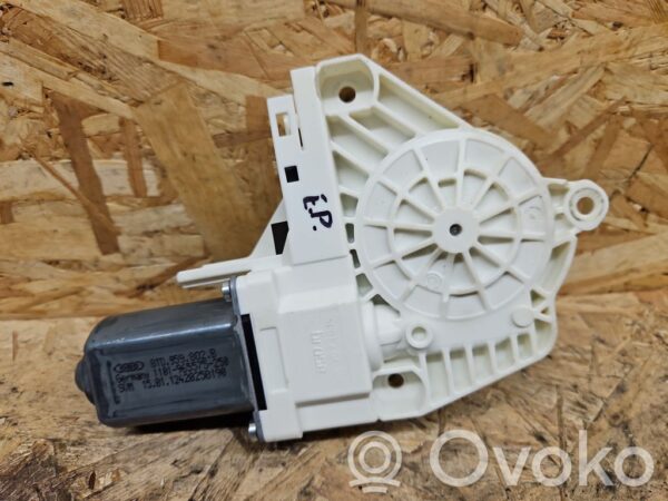 rrr-part-3549-51f749e97b78546de3de78570bc95447 Audi S5 Esiukse aknatõstuki mootor