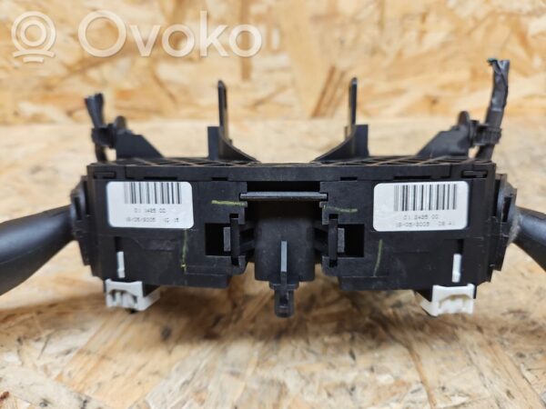rrr-part-3575-04fcf94ab203128e075063ffb6815dd6 Mazda 2 Klaasipuhasti suunatulede kang/lüliti