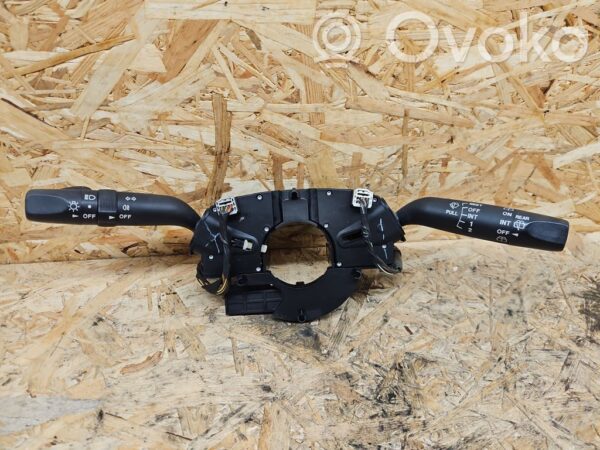 rrr-part-3575-6f592f1f895abd47ea42fbaf80e2537b Mazda 2 Klaasipuhasti suunatulede kang/lüliti