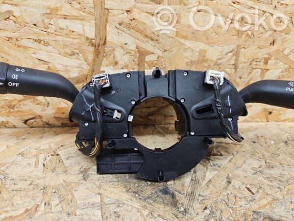 rrr-part-3575-b41b99334d2fff9098aeb86731085b41 Mazda 2 Klaasipuhasti suunatulede kang/lüliti