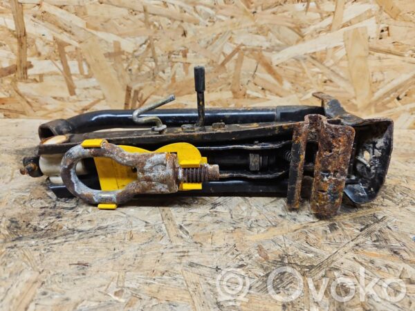 rrr-part-3595-f79d0b375757f8d3be7c90b3c42a6bc8 Mazda 2 Tööriistakomplekt