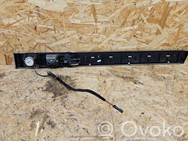 rrr-part-3598-f04565d60eb1c703f3061bb338e58908 Volkswagen Touareg I Tagumise ukse uksepolstrid