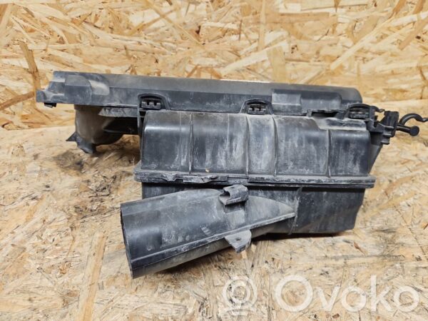 rrr-part-3601-1f1b0b0bd6940f694f9b2b49effc7745 Mazda 2 Õhufiltri korpus